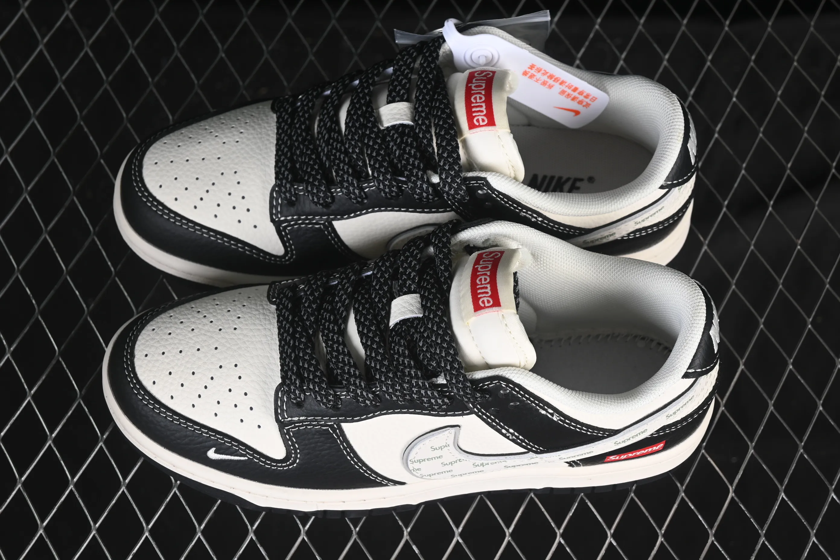 All categories Nk SB Dunk Series Nk SB Dunk Low High-end customized low-top sneakers Nike SB Dunk Low Supreme joint beige black silver high-end customized low-top casual sneakers HH7518-099